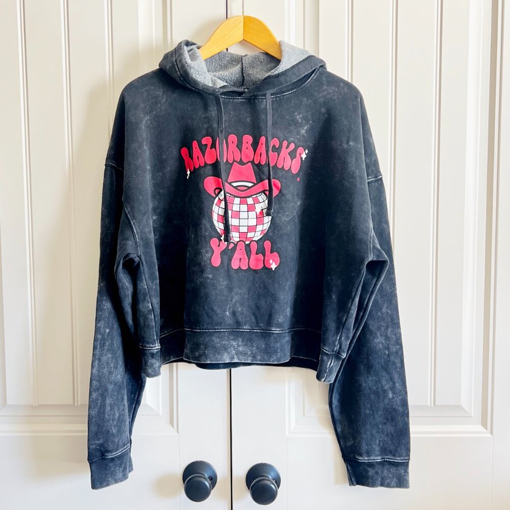 Arkansas Razorbacks NEW Cropped Hoodie Sweatshirt Black Stone Wash Size Large‎